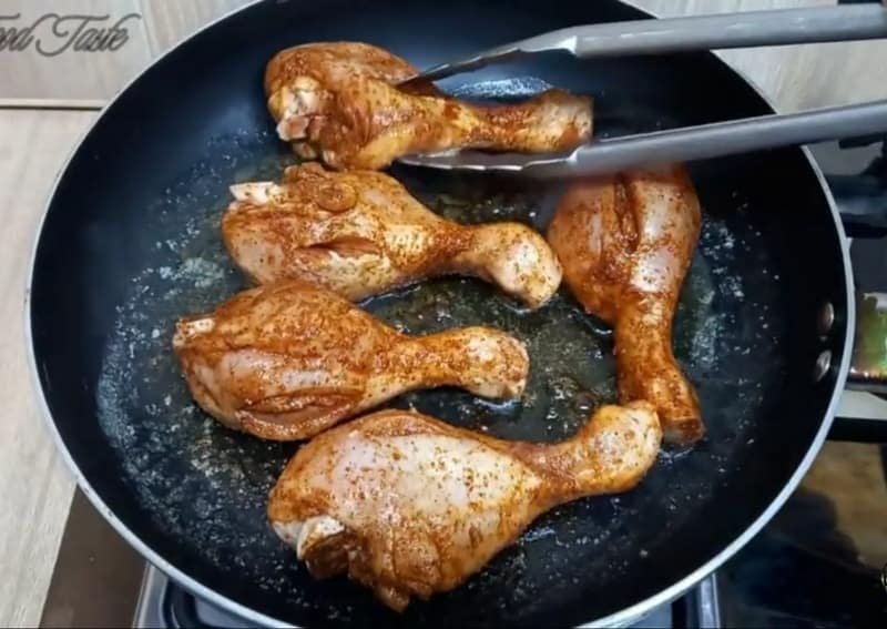 cooking the chicken drumsticks step3