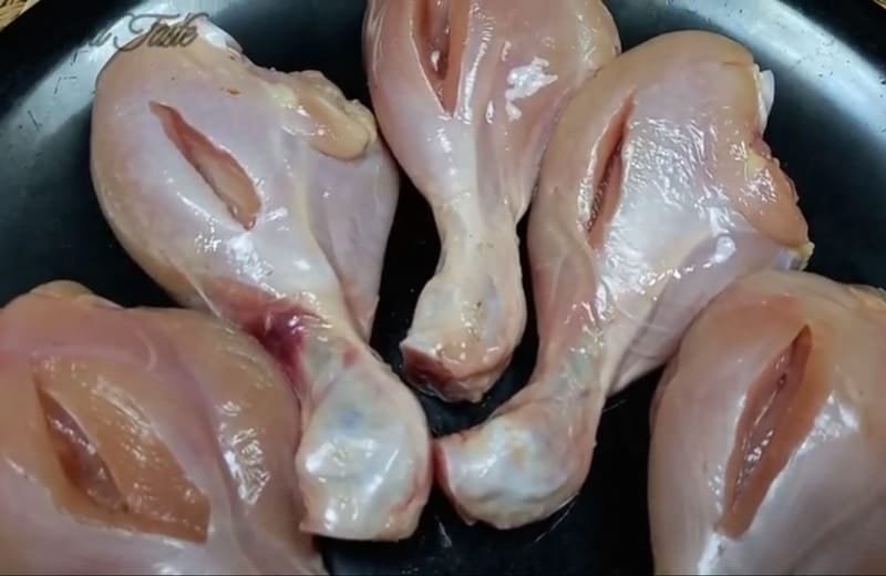 cuts on all chicken drumsticks