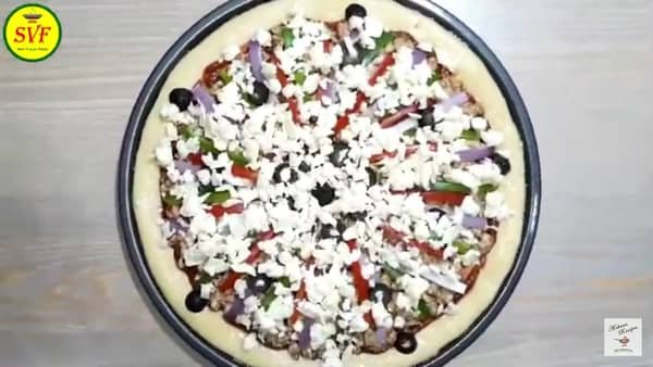 sprinkle the remaining mozzarella cheese