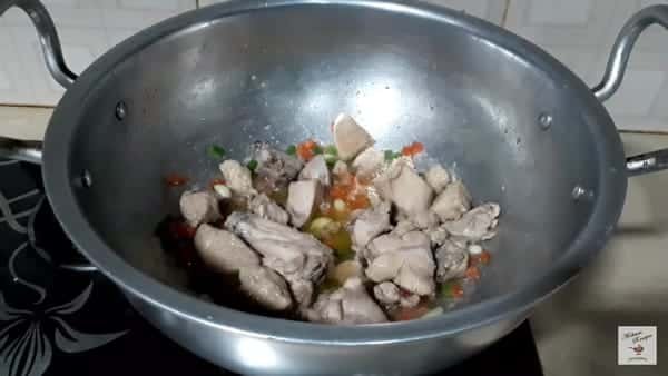 fry till the color of meat changes