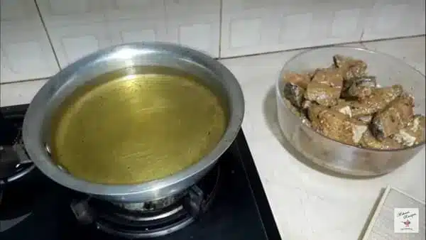 heat the oil for fish frying