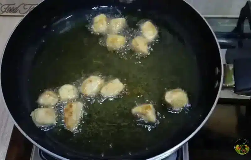 frying the chicken cubes step2