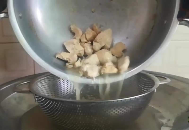 preparing chicken and vegetable filling 2