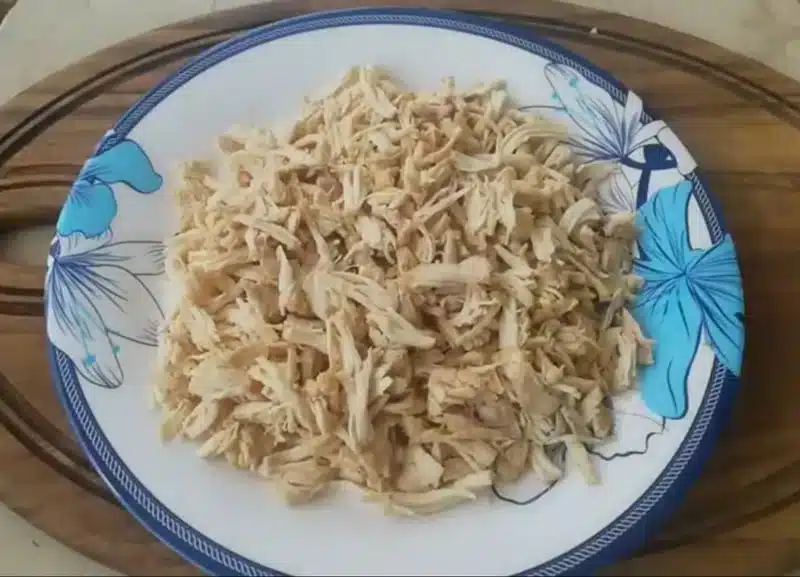 preparing chicken and vegetable filling 3