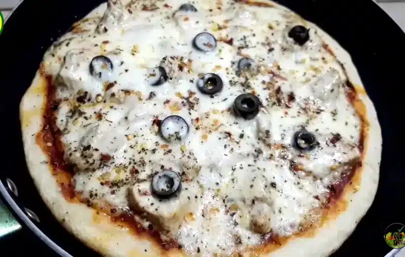 creamy chicken pizza baking3