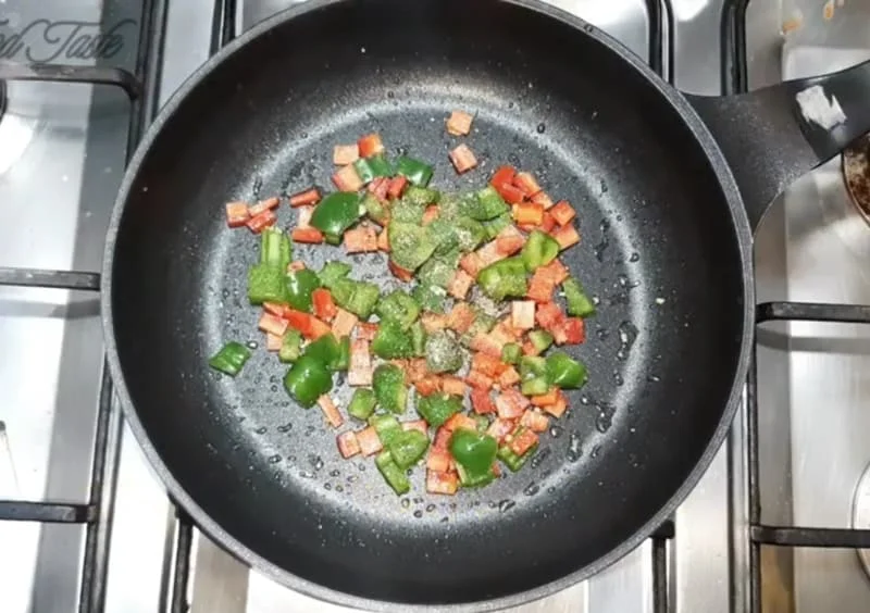 Carrots and capsicum sautéed with seasoning for orange vegetable sauce