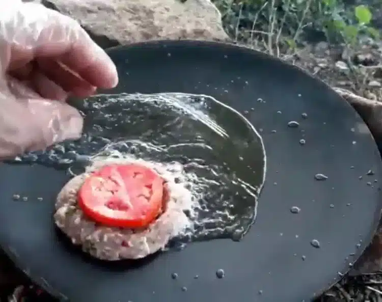 frying the chapli kababs on tawa