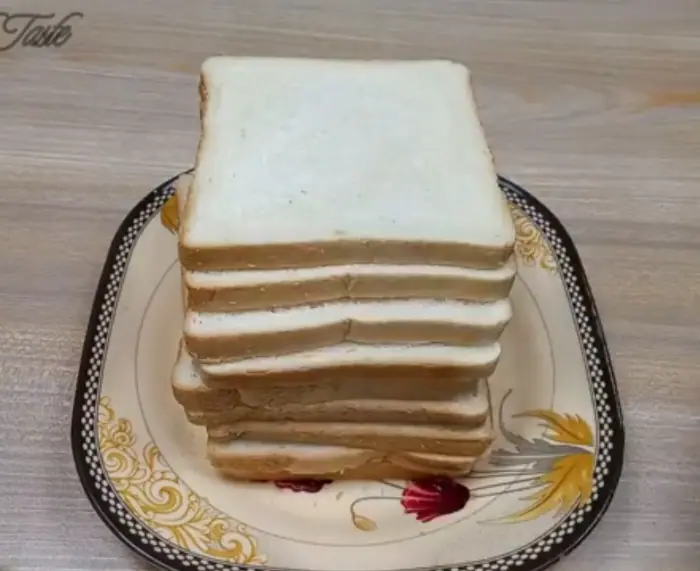 bread slices in a plate